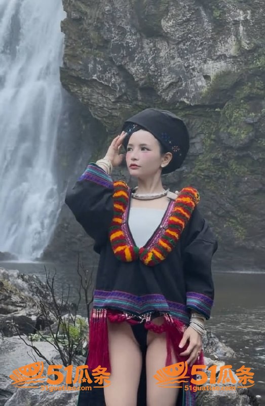 苗族瀑布女孩 民族盛相关图片9