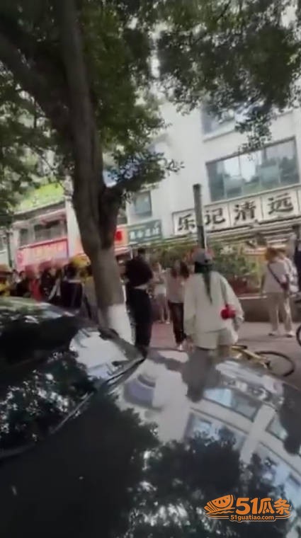 成都男子开妻家车包养相关图片1