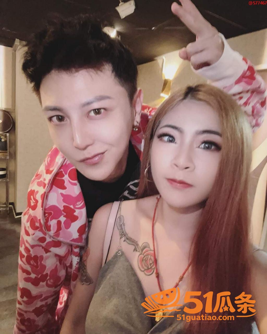 网红苏离与男优邓佳华相关图片3