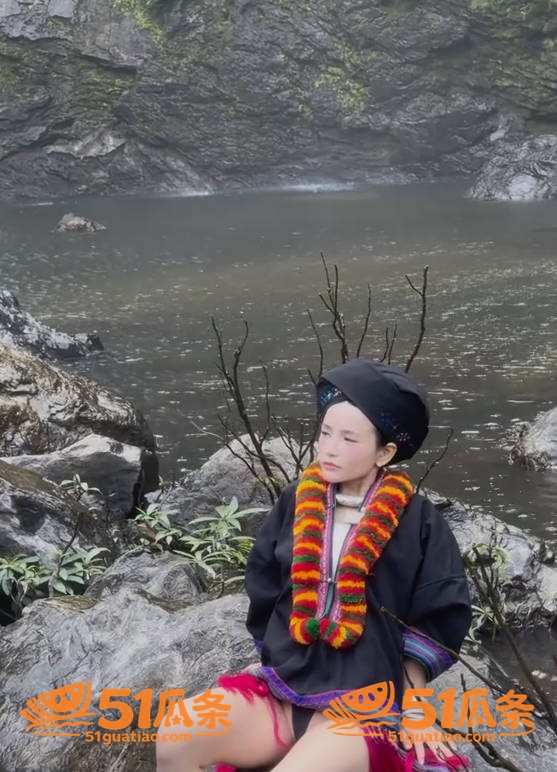 苗族瀑布女孩 民族盛相关图片8