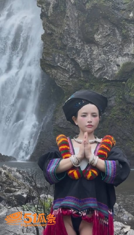 苗族瀑布女孩 民族盛相关图片7